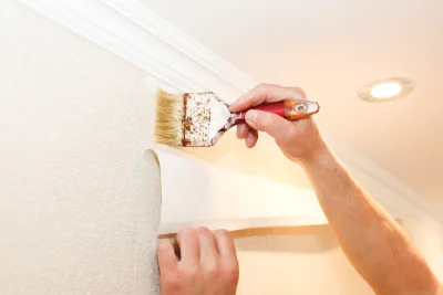 Pose de papier peint à Montmirat — revêtements muraux et toiles de verre